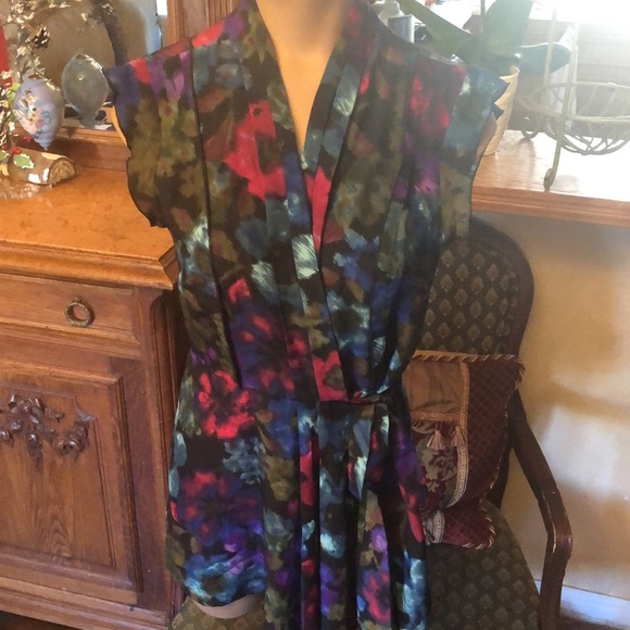 ASO Rosalie Hale Twilight Fei Floral Top - Picture 3 of 5